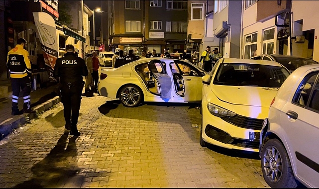 Polis uygulamadan kaçan otomobil sürücüsü, park halindeki araçlara çarptı: 2 yaralı