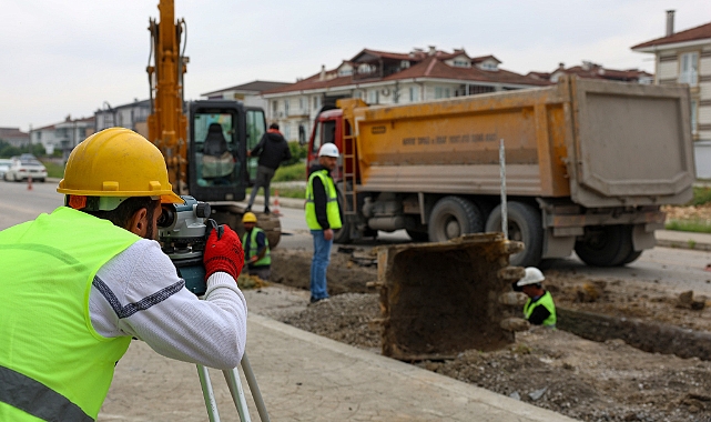 Serdivan 1. Cadde'ye Yeni Yağmursuyu ve Kanalizasyon Hattı Döşeniyor