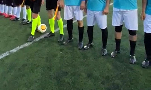 Takım, Maddi Destek Eksikliğinden Dolayı Maça Lastik Ayakkabıyla Çıktı
