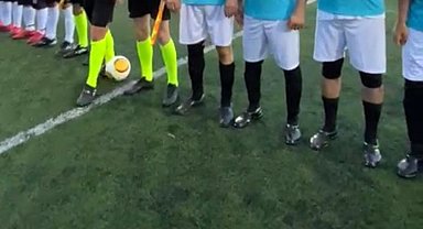 Takım, Maddi Destek Eksikliğinden Dolayı Maça Lastik Ayakkabıyla Çıktı