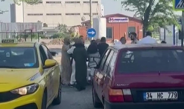 Turistler ile Taksi Şoförü Arasında 'Taksimetre Ücreti' Tartışması