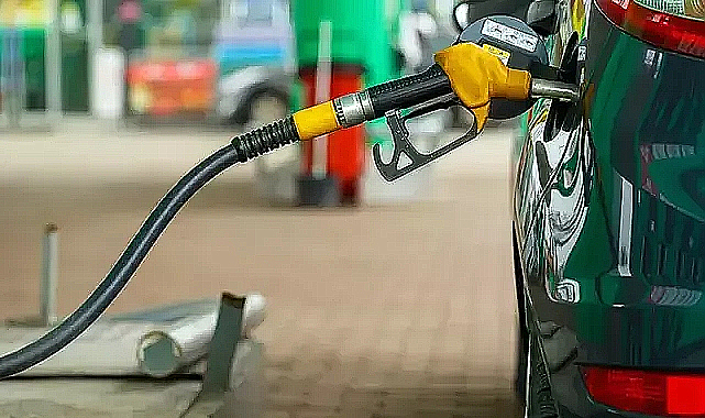 Benzin ve Motorine İndirim Müjdesi: Bu Gece Fiyatlar Düşüyor!