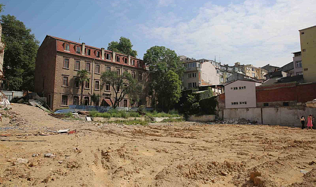 Büyükakın'dan Müjde: Yıkılan Vergi Dairesinin Yerine Park İnşa Edilecek