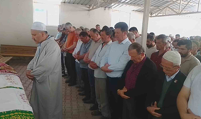 Eşinin Ağaçtan Düştüğünü Öğrenince Fenalaşarak Hastanede Yaşamını Yitirdi