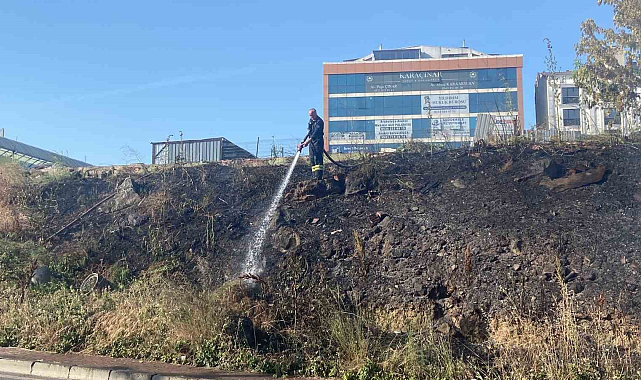 Gebze'de Boş Arazi İçinde Yangın Çıktı
