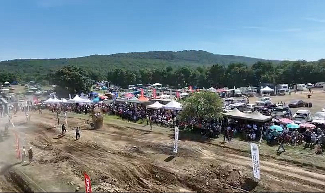 Takla Atan Off-Road Aracı Yarışa Devam Etmeye Çalıştı