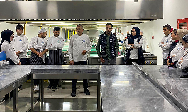 Usta Şeflerden Pasta ve Tatlı Yapım Tekniklerini Öğrendiler