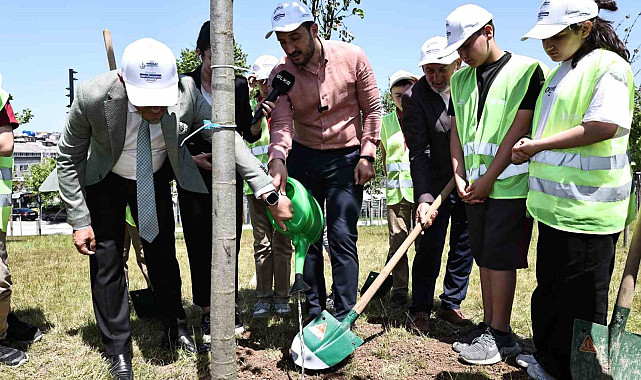 Yeşil Bir Gelecek İçin Bağcılar Belediyesi'nin Hedefi: İlçeye 100 Bin Ağaç Dikmek