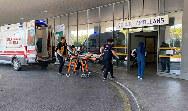 Boğulma tehlikesi geçiren 2 genç hastaneye kaldırıldı