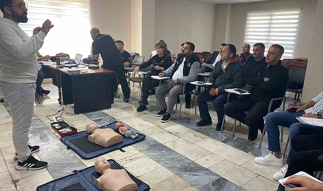 Düzce'de İtfaiyecilere Temel İlk Yardım Eğitimi Verildi