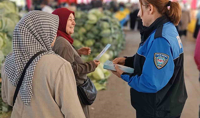 Düzce'de Polis Ekipleri Dolandırıcılığa Karşı Bilgilendirme Çalışmaları Yapıyor