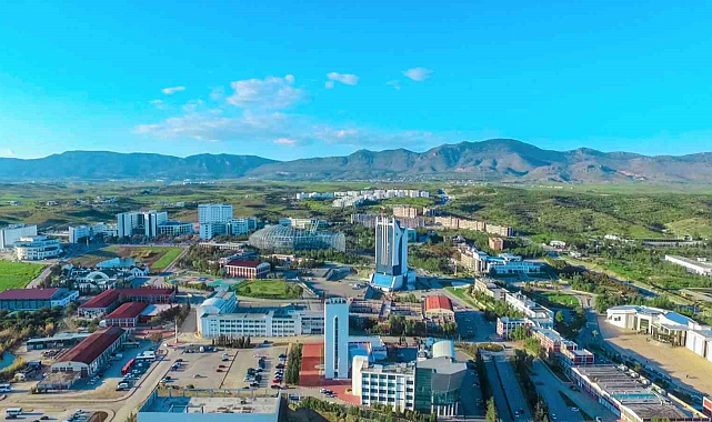 Times Higher Education 2025: Yakın Doğu Üniversitesi, Vakıf Üniversiteleri Arasında İlk Üçte!