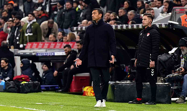 Giovanni van Bronckhorst, yerli oyuncuları tercih etmiyor