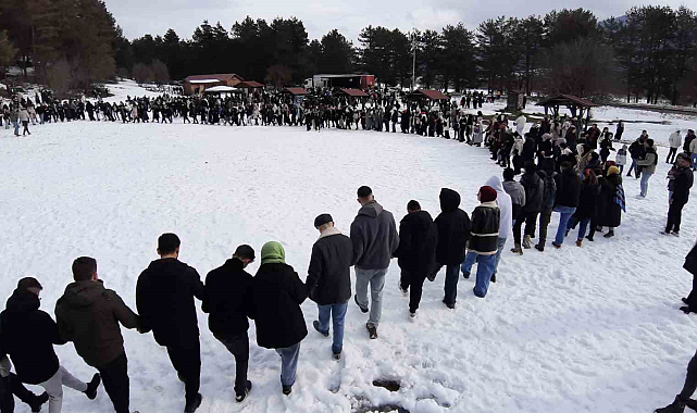 Karlar altında hamsi ve horon keyfi