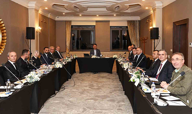 Başkan Alemdar, Bakan Kurum'la görüşmenin ardından müjdeleri paylaştı