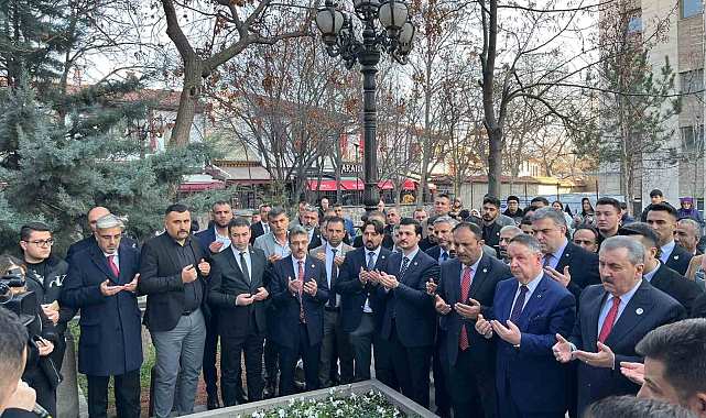Başkan Dinç, şehit Muhsin Yazıcıoğlu'nun kabrini ziyaret etti