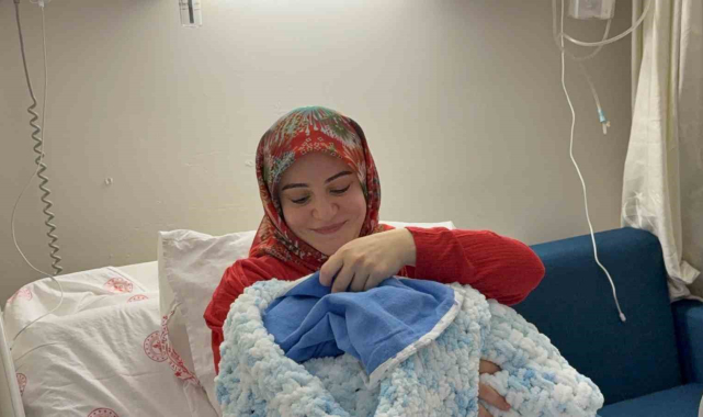 Düzce'de yeni yılın ilk bebeği Ege oldu