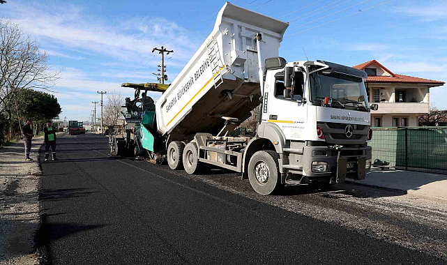 Kazımpaşa'da 18 Nisan Caddesi Sıcak Asfaltla Yenileniyor