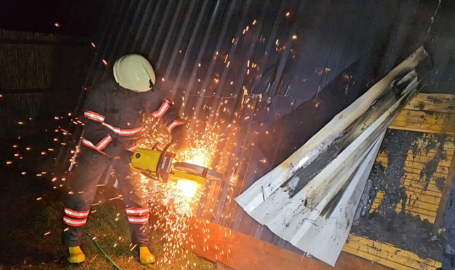 Sapanca'da bungalov alevlere teslim oldu