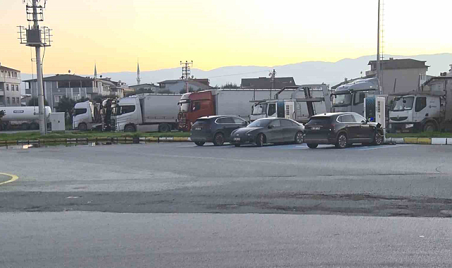 Tırındaki akaryakıtı gaspetmek isteyenler tarafından boynundan bıçaklandı