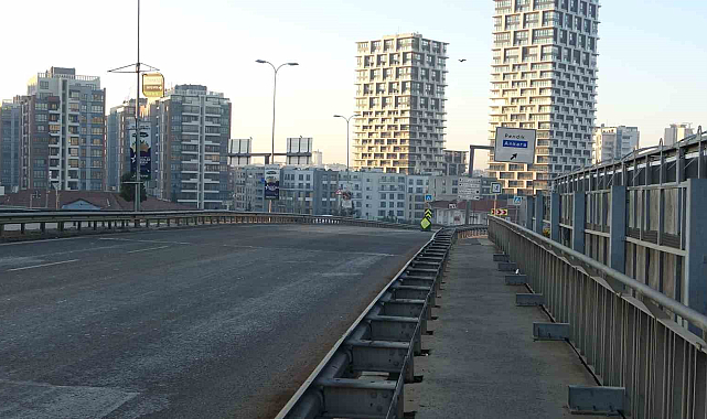 Yılın ilk sabahı İstanbul'da yollar boş kaldı