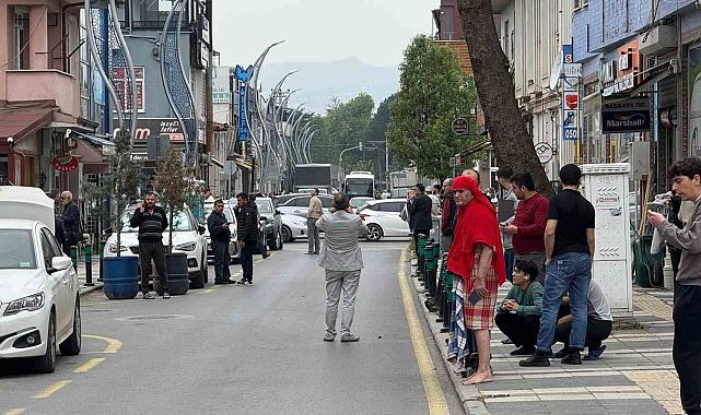 Depreme hamamda yakalandı, sokağa peştamalla çıktı