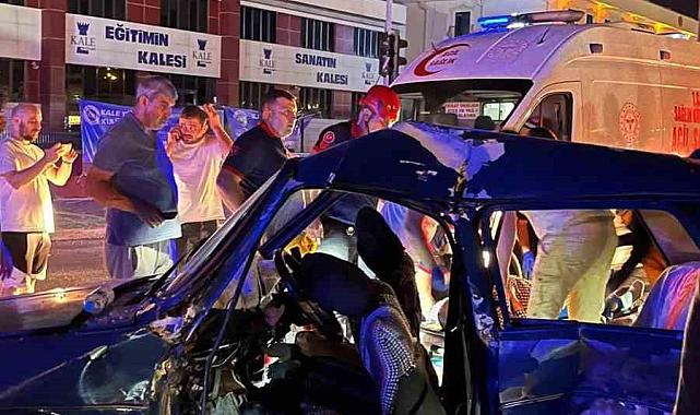 Duble yolda iki otomobil çarpıştı: 5 yaralı