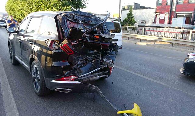 Yeni alınan araca kamyon çarptı: 1 yaralı
