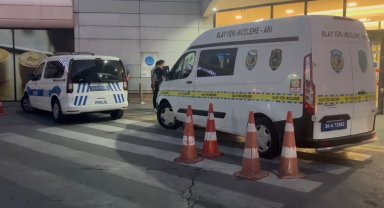 Beylikdüzü'nde AVM'nin yemek katının asma tavanı çöktü: 1 kişi yaralandı