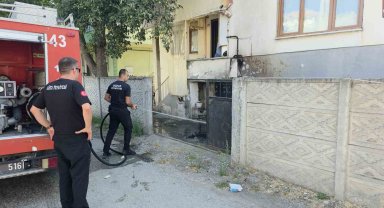 Devriye atan polislerin fark ettiği yangın kısa sürede söndürüldü