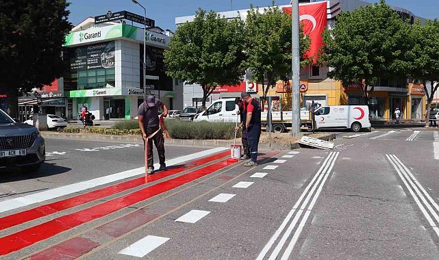 Düzce'de yaya geçit çizgileri yenilenerek belirgin hale getiriliyor