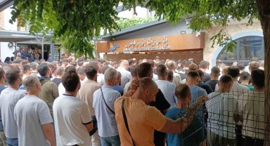 Kızını döven babayı uyardı diye, eşinin gözleri önünde bıçaklanarak öldürüldü