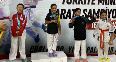 Minikler karate madalya ile döndü