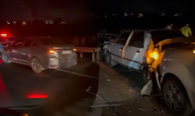 PEŞ PEŞE ÇARPIŞTILAR, TRAFİK ŞAŞTI! FERİZLİ’DE ARABA KONVOYU GİBİ KAZA