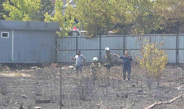 Sancaktepe'de Park Halindeki Kamyon Alev Alev Yandı