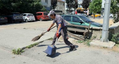 Temizlik işçisinin hayvan sevgisi takdir topladı