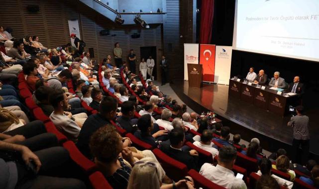 "Zaferin Adı Türkiye" programı yoğun katılımla gerçekleştirildi