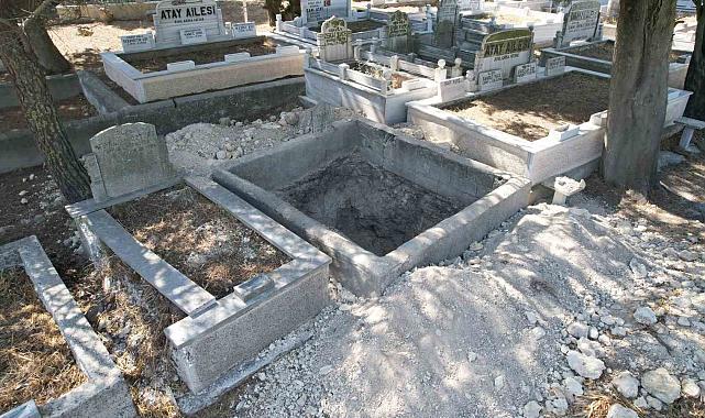 Arnavutköy'de define bulmak amacıyla kazılan mezarlık mahalleliyi isyan ettirdi