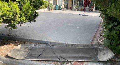 Arnavutköy'de İETT otobüsünün havalandırma kapağı uçtu: Bir vatandaş faciadan döndü