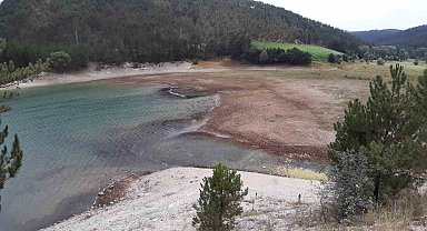 Aşırı sıcaklar Sünnet Gölü'nü vurdu: Sular çekildi, göl kuruma noktasına geldi