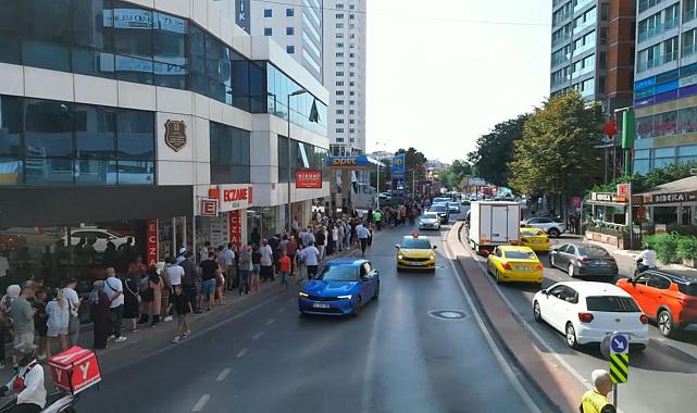 Beşiktaş'ta gece yarısı sıraya girdiler: Hediye çeki için 8 saat kuyrukta beklediler