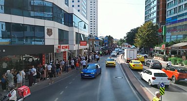 Beşiktaş'ta gece yarısı sıraya girdiler: Hediye çeki için 8 saat kuyrukta beklediler