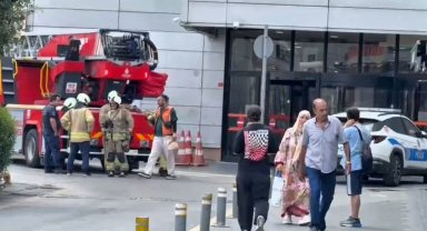 Beylikdüzü'nde AVM de yangın paniği