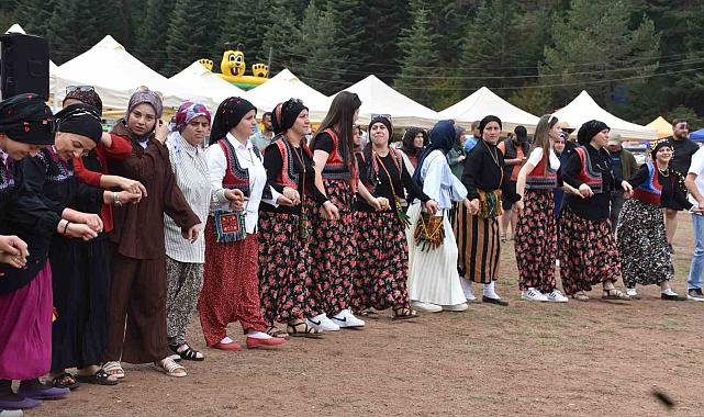 Binlerce vatandaş 3 günlük şenlikte horon teperek doyasıya eğlendi