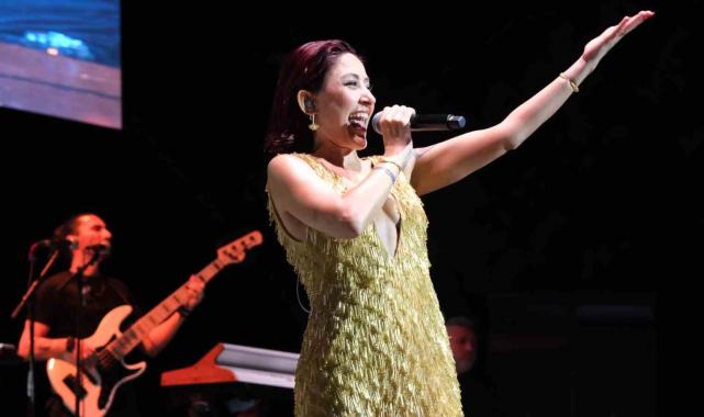 Büyükçekmece'de Melek Mosso konserine yoğun ilgi