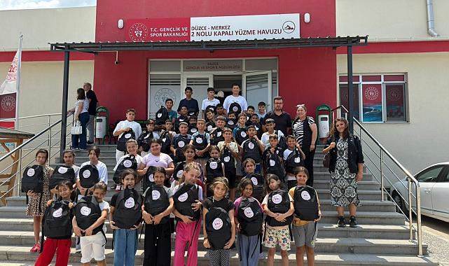 Düzce'de Çocuklara Yüzme Eğitimi Başladı