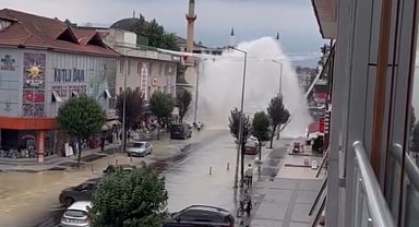 Düzce'de su borusu patladı: 5 metre su fışkırdı