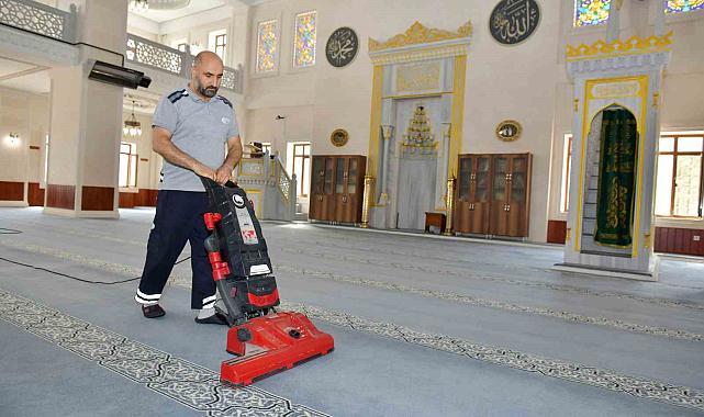 Esenyurt Belediyesi'nden camilere temizlik desteği