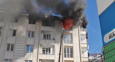 Esenyurt'ta 4 katlı binada çıkan yangın paniğe neden oldu