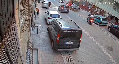 Esenyurt'ta miras kavgası: Tartıştığı ablasının arabasının camını çekiçle kırdı